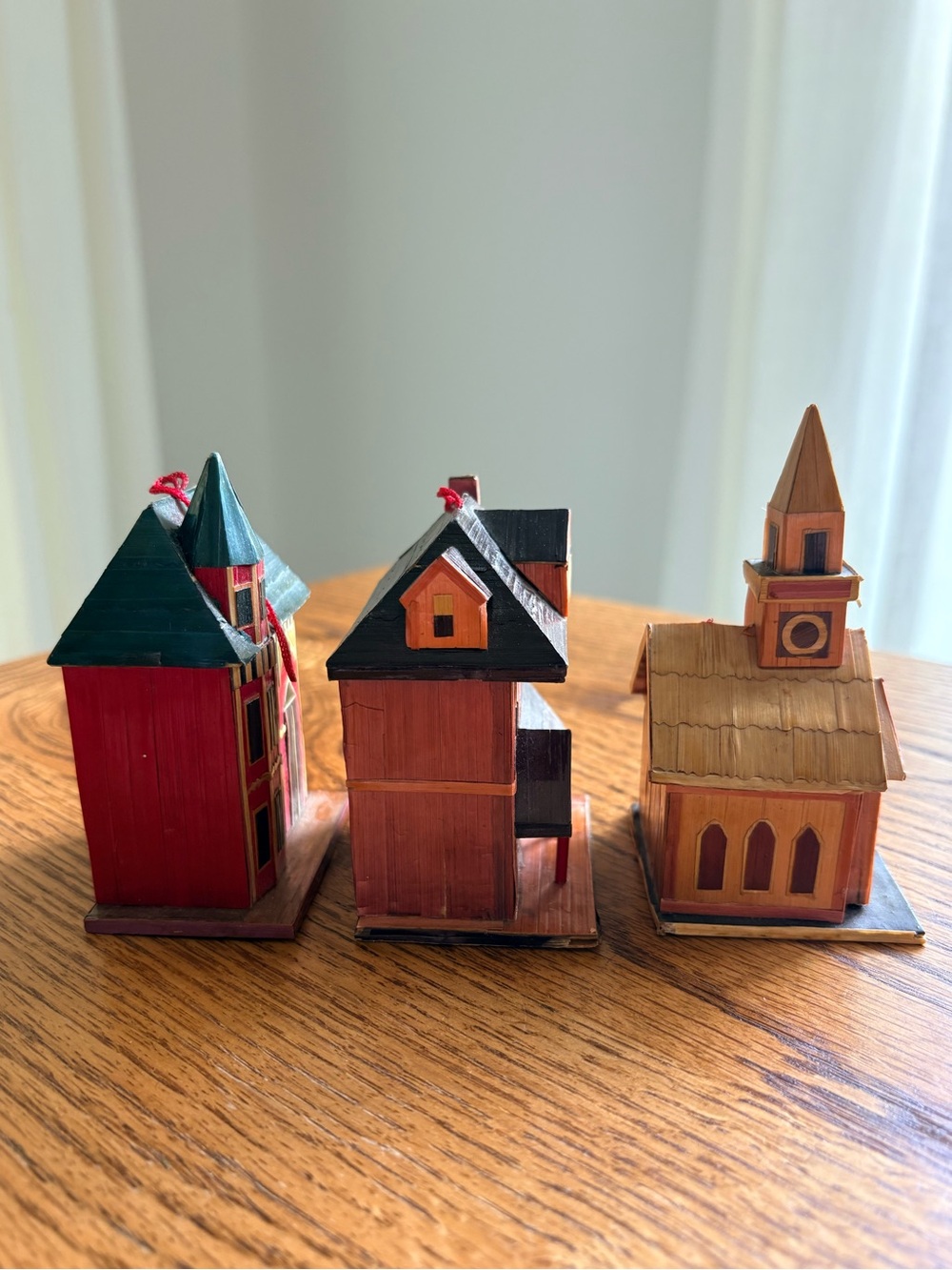 Set of 3 Meow Reo miniature wheat straw and balsa wood architectural ornaments - Picture 2 of 13